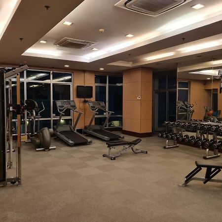 ماكاتي Huge Condo Unit Near Burgos Circle, St Lukes, Shangri-La - P Hamptons T1 المظهر الخارجي الصورة